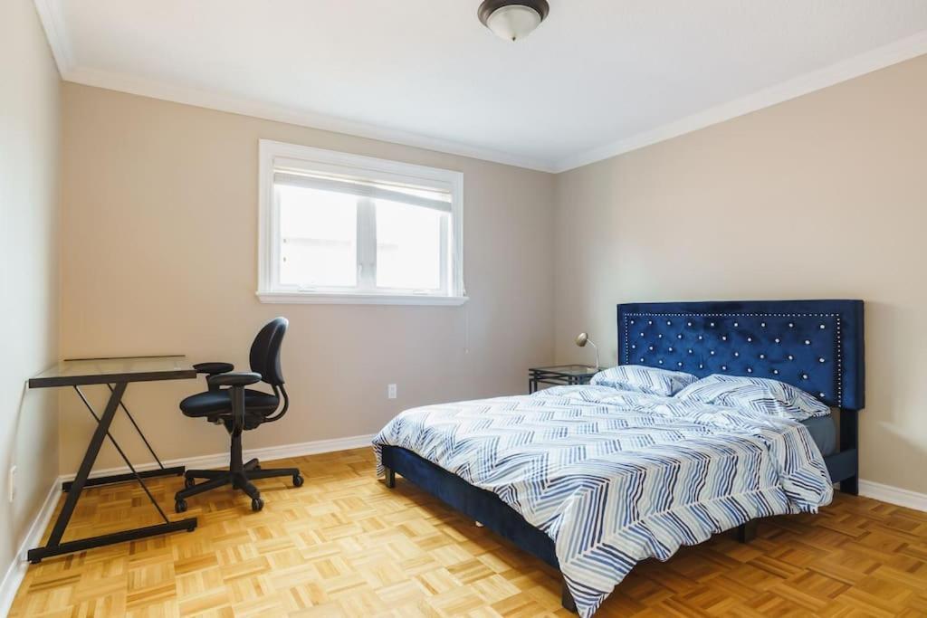 Beautiful Home 4 Bed, 3 Bath, Garage, Backyard! ミシサガ エクステリア 写真