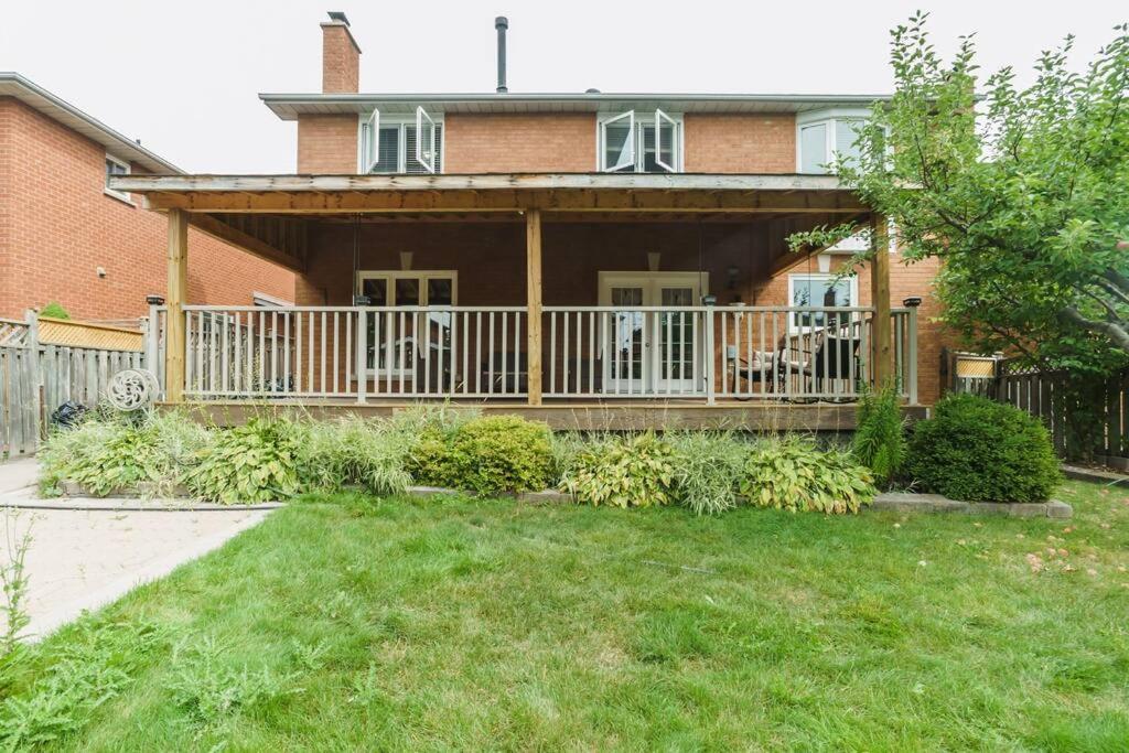 Beautiful Home 4 Bed, 3 Bath, Garage, Backyard! ミシサガ エクステリア 写真